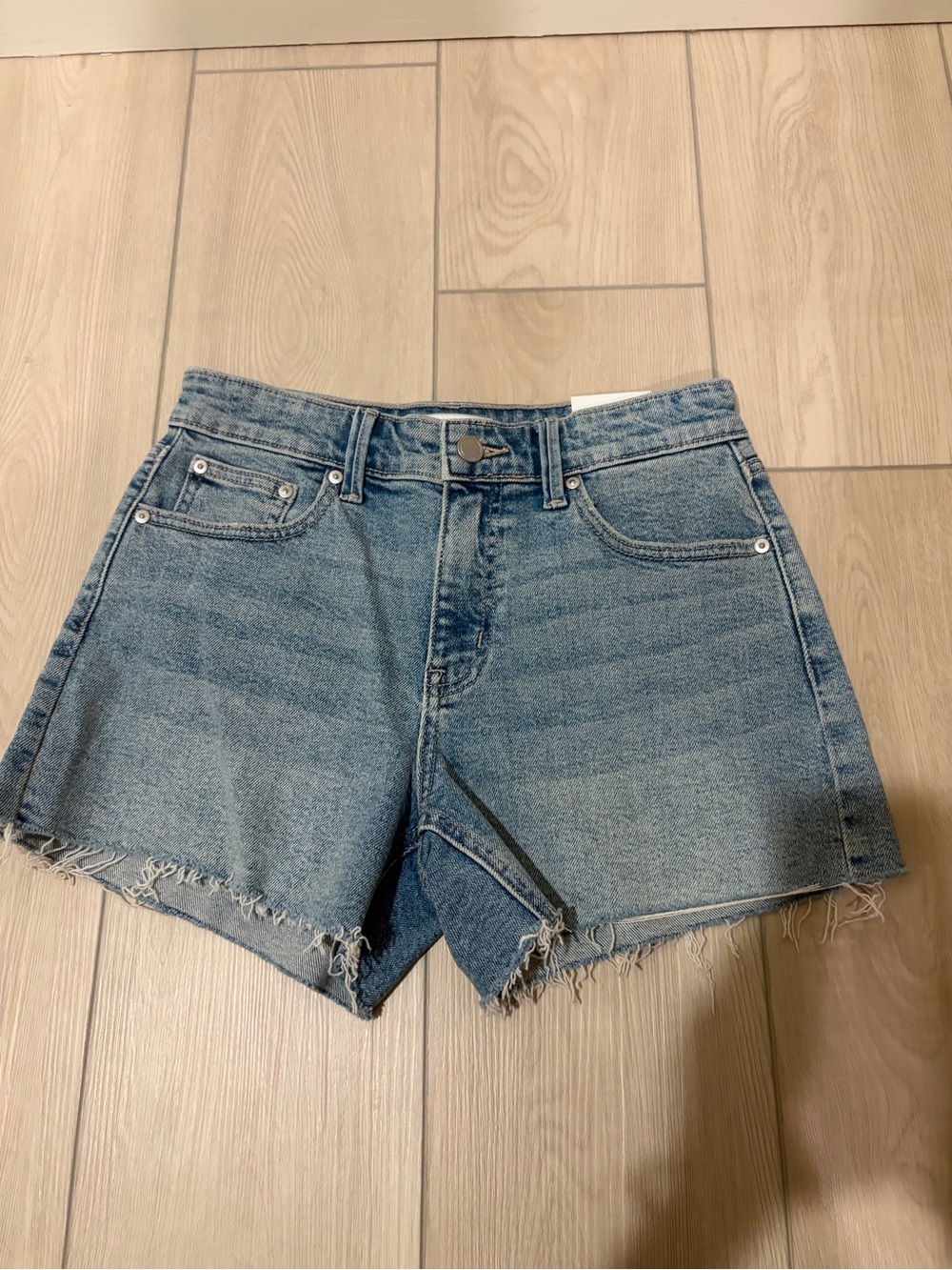 Casual Mid-Rise Light Blue Denim Jean Shorts with Frayed Hem